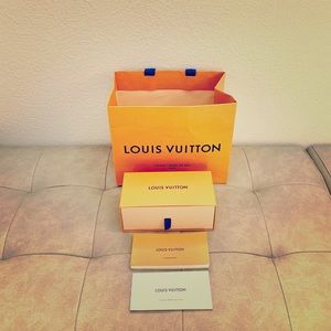 Louis Vuitton Box + Shopping Bag 🛍